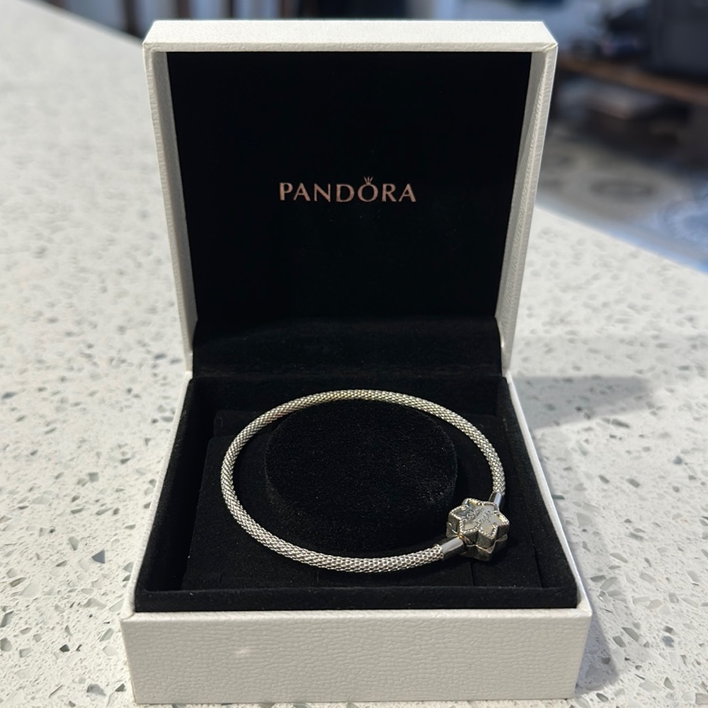 PANDORA “Shine Bright” Bangle Bracelet